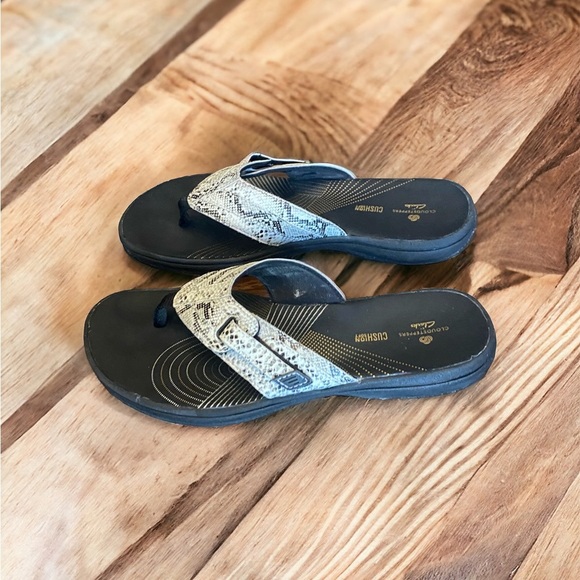 Clarks Cloudstepper Brinkley Jazz Snake Sandal Flip Flop. Size 7. - Picture 1 of 4
